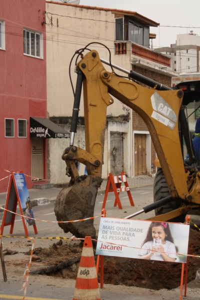 SAAE faz interligação com coletor de esgoto na av. São Jorge