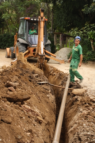 SAAE implanta redes no Parque Santo Antônio e afeta trânsito