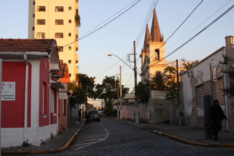 15/06/16 - Rua Treze de Maio fica interditada na manhã de quinta-feira para ligação de água do SAAE