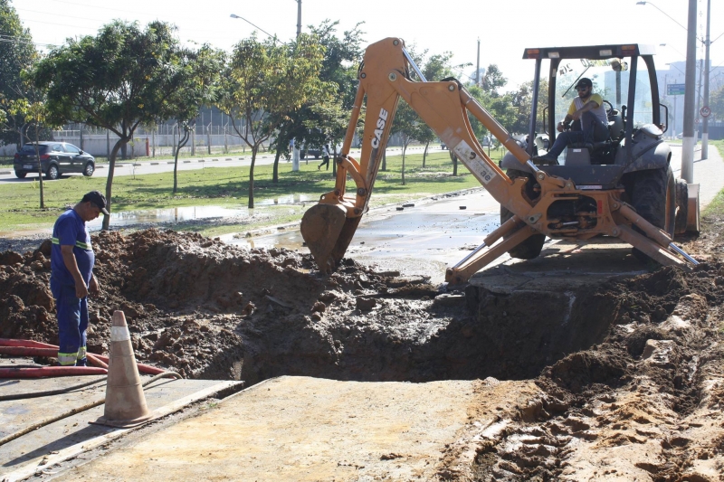 14/07/16 - Abastecimento de água a bairros afetados por rompimento de adutora será na quinta-feira (14)