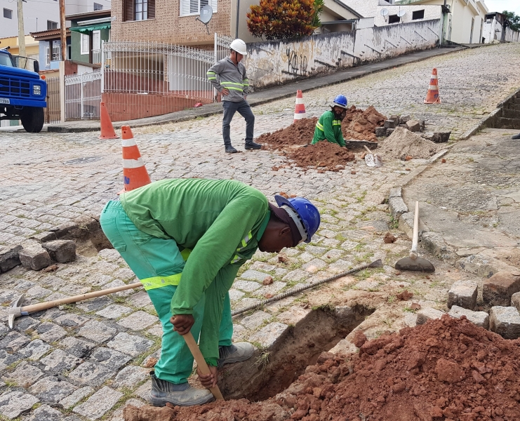 OBRA DO SAAE AVANÇA NO JD. BELA VISTA E AS INTERLIGAÇÕES DAS NOVAS REDES DE ÁGUA SERÃO REALIZADAS NESTA QUARTA-FEIRA 